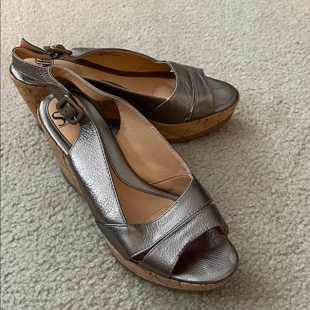 Vintage Sofft Silver Wedge Sandals, Size 7W